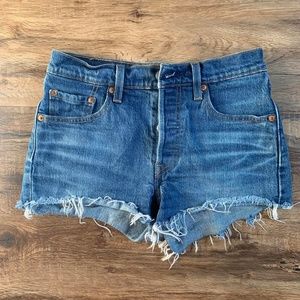 501 Levi's cut off shorts Size 24